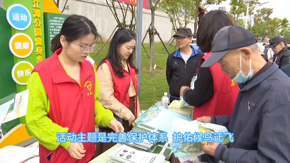 中心志愿者参加科普活动